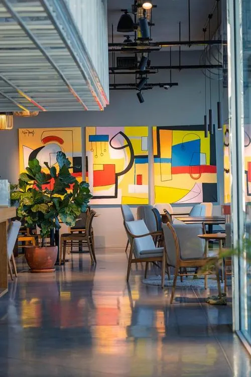 Le Bistrot et les œuvres d'art de Lumen