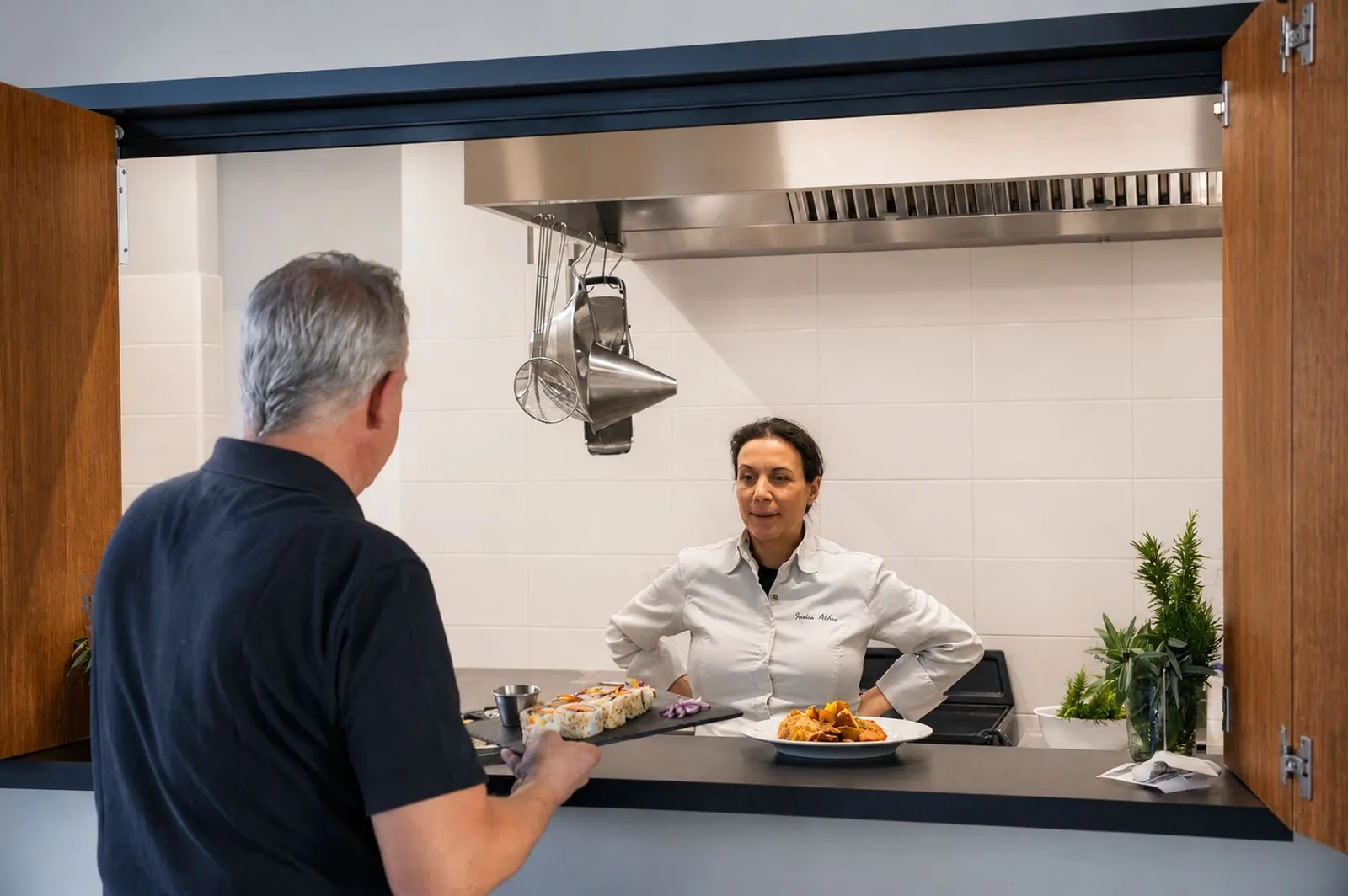 Le chef en cuisine au Bistrot de Lumen