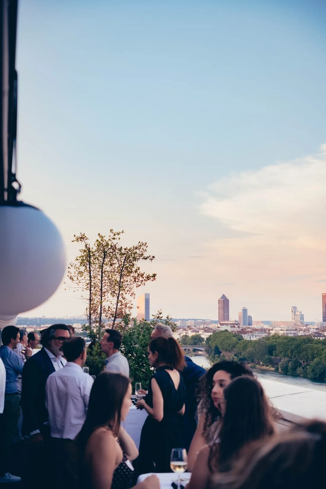 Cocktail sur le rooftop The Lift, vue panoramique sur Lyon