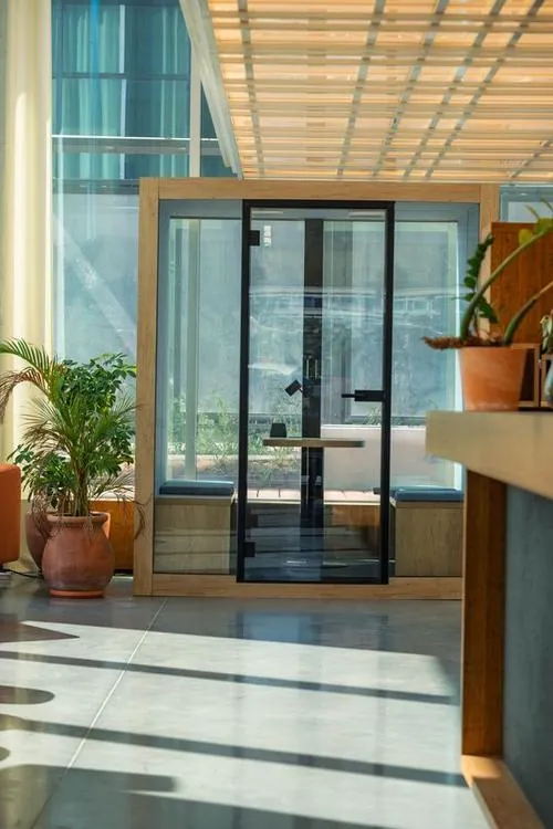 Phone box insonorisée pour appels — coworking Lumen Lyon